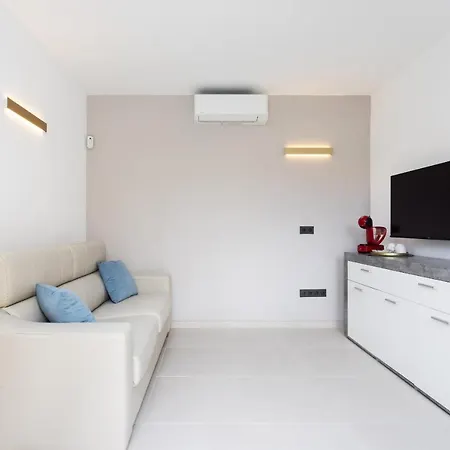 Wonderful Vacation And Pool