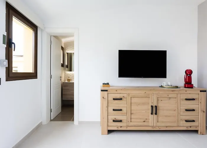 Wonderful Vacation And Pool أذيخي